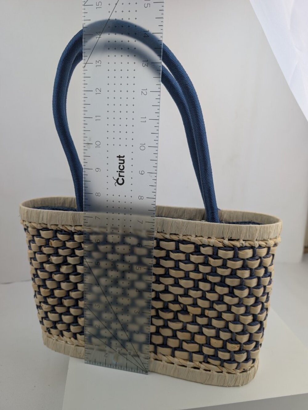 The Sak Original Woven Straw Rattan Basket Tote Bag Purse Navy Woven Insert EUC - Picture 11 of 12